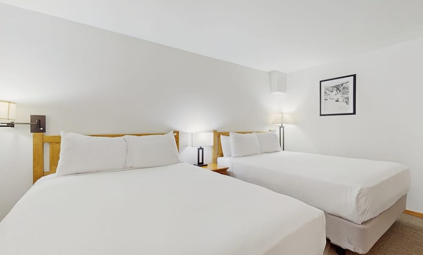 Main St. studio - pool & hot tub - walk to lifts, dog-friendly, third floor