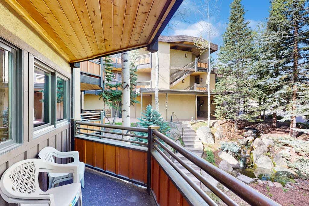 Woodsy Ski-In/Ski-Out Condo w/ Shared Pool & Hot Tubs - Next to the Slopes