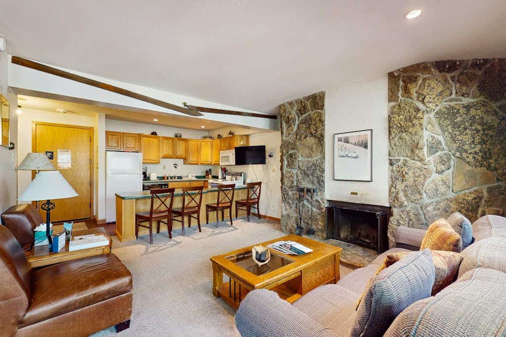 Woodsy Ski-In/Ski-Out Condo w/ Shared Pool & Hot Tubs - Next to the Slopes