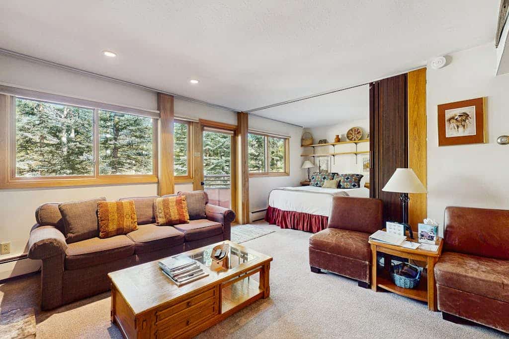 Woodsy Ski-In/Ski-Out Condo w/ Shared Pool & Hot Tubs - Next to the Slopes