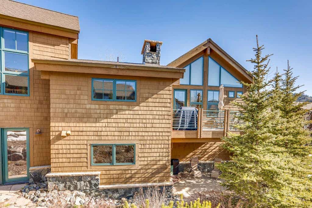 Mountain retreat overlooking Breck Golf Course with hot tub, free WiFi, & W/D