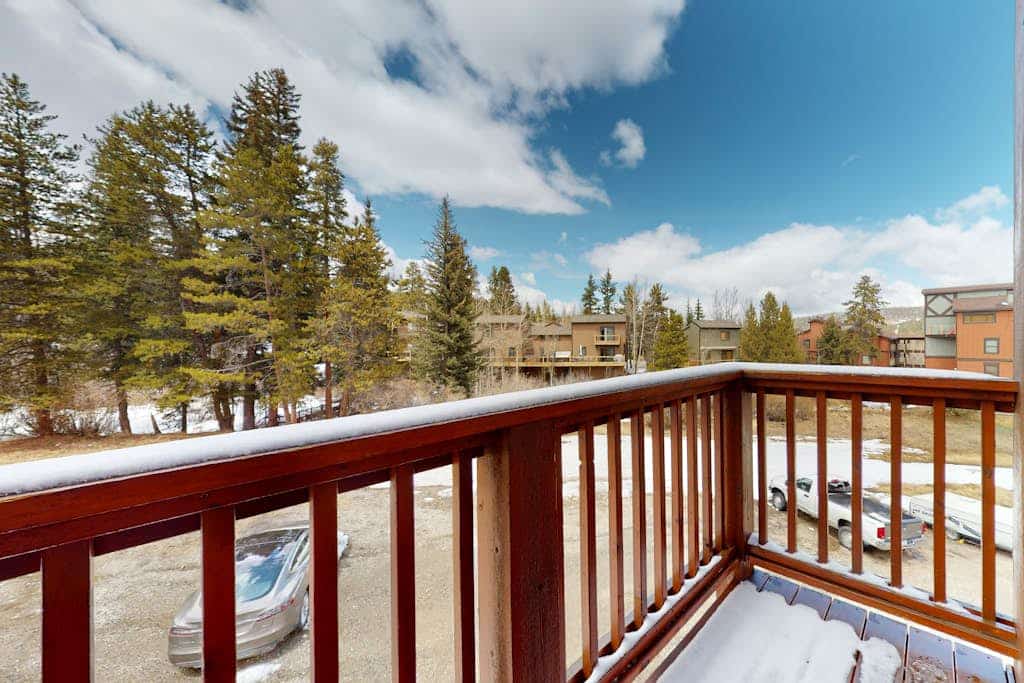 Ski-in/out 2nd-floor condo with fireplace, hot tubs, grills & gym