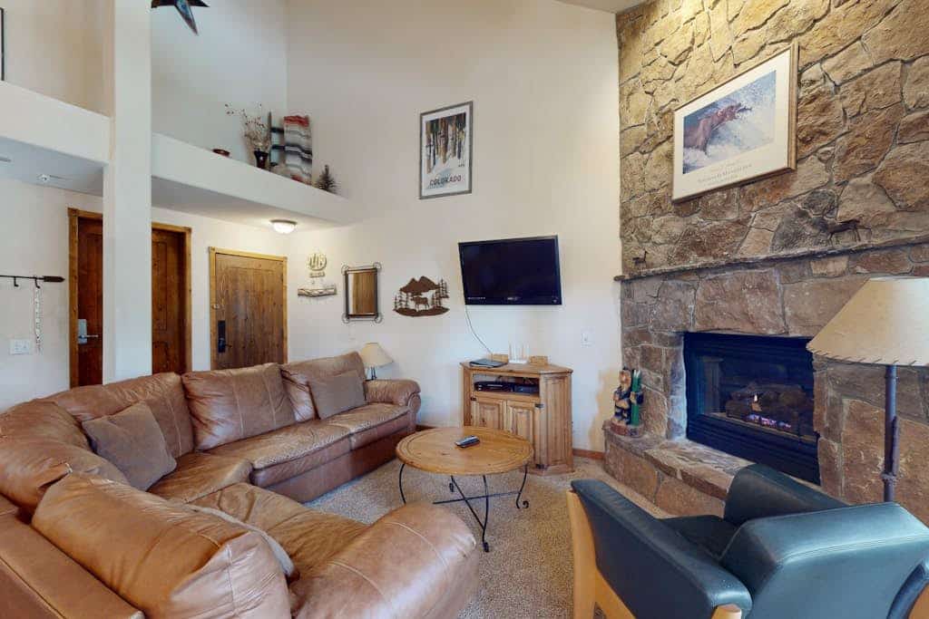 Refined Condo w/Shared Hot Tub & Pool, Gas Fireplace - Short Walk to Lifts