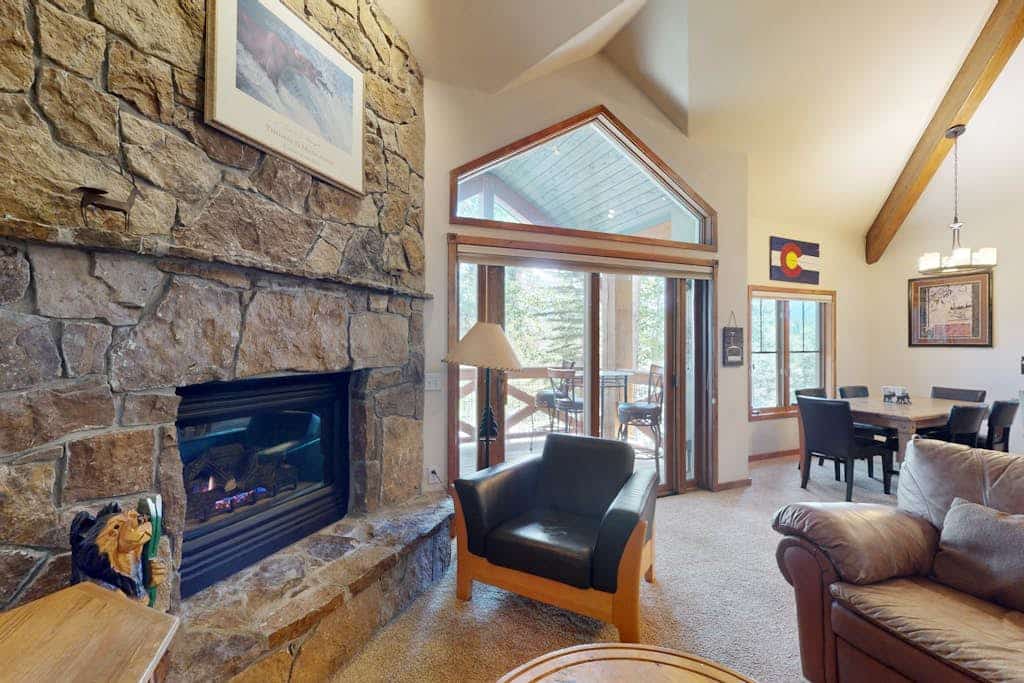 Refined Condo w/Shared Hot Tub & Pool, Gas Fireplace - Short Walk to Lifts