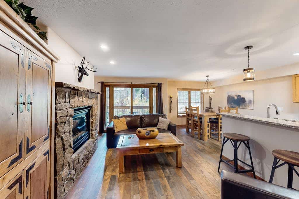Lovely Townhouse in Prime Location w/Shared Pool, Hot Tub - Near Downtown/Lifts