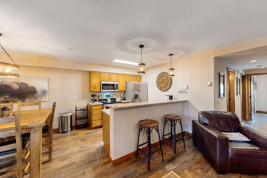 Lovely Townhouse in Prime Location w/Shared Pool, Hot Tub - Near Downtown/Lifts