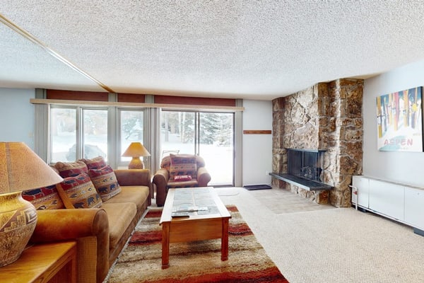 Ski-in/out Studio with pool in summer, hot tub year round, grill, & fireplace