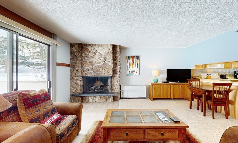 Ski-in/out Studio with pool in summer, hot tub year round, grill, & fireplace