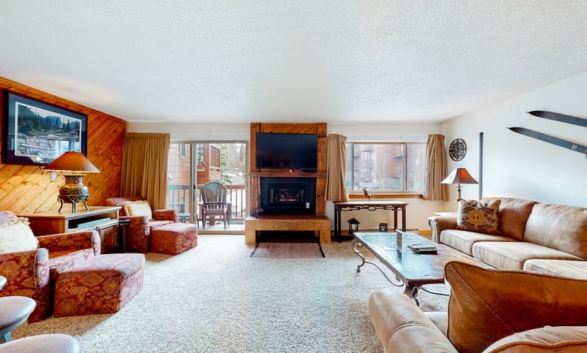 Dog-friendly ski condo with hot tubs, grills, & gym