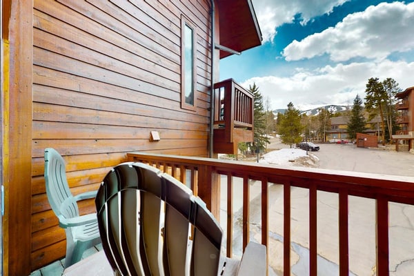 Dog-friendly ski condo with hot tubs, grills, & gym