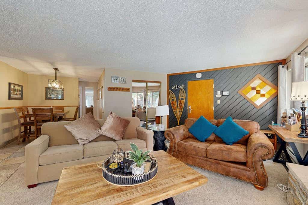 1st-floor ski-in/out condo with fireplace, hot tubs, gym & grills