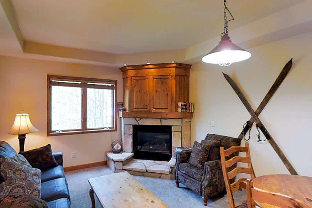 Ski-in/out studio condo with heated underground parking, hot tub & grill