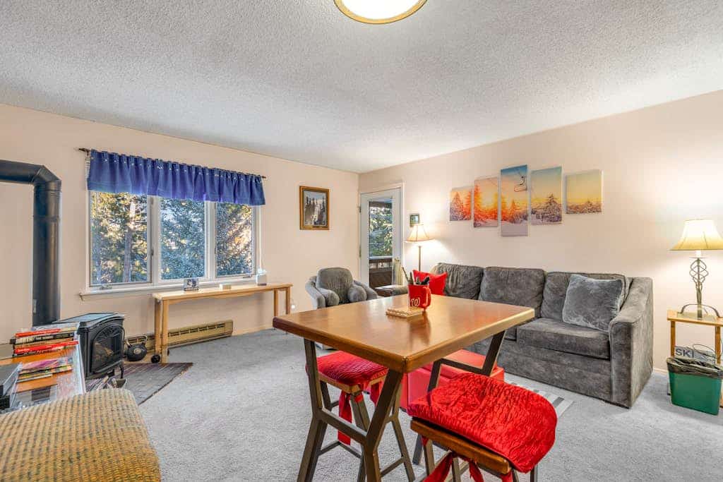 Ski-In/Ski-Out from this Cozy, Family-Friendly Mountain Condo - Walk to Town