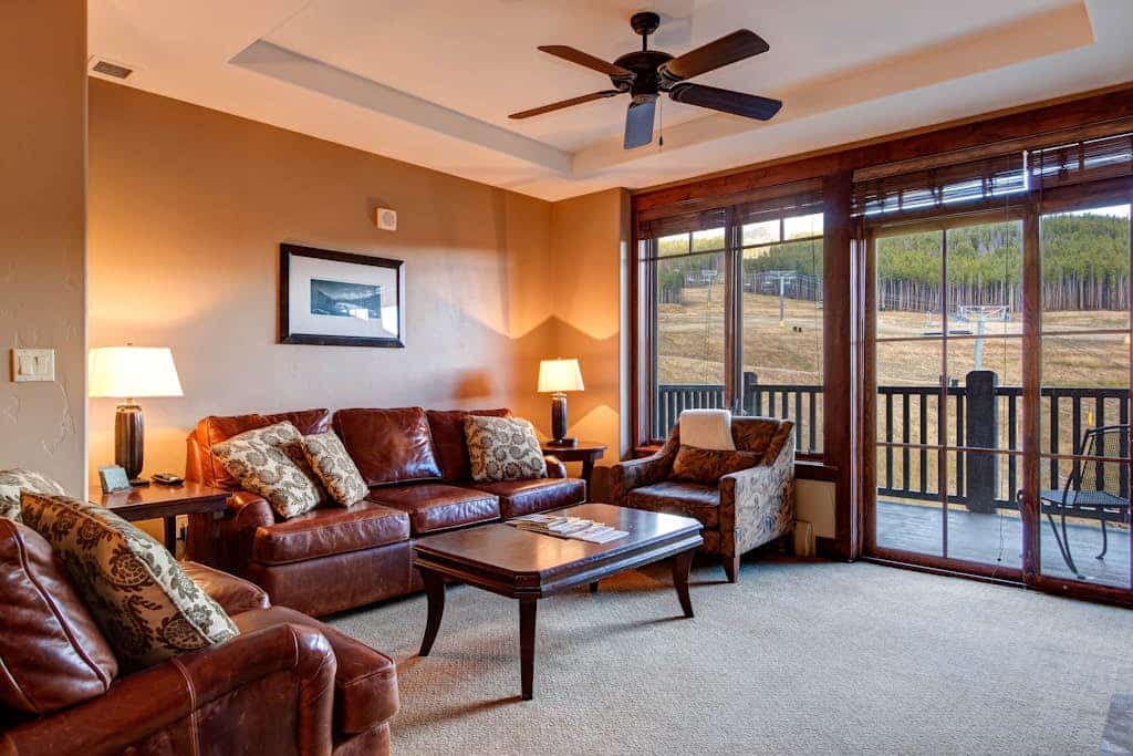 Ski-in/ski-out luxury w/ shared hot tubs, pools, & unobstructed mountain views