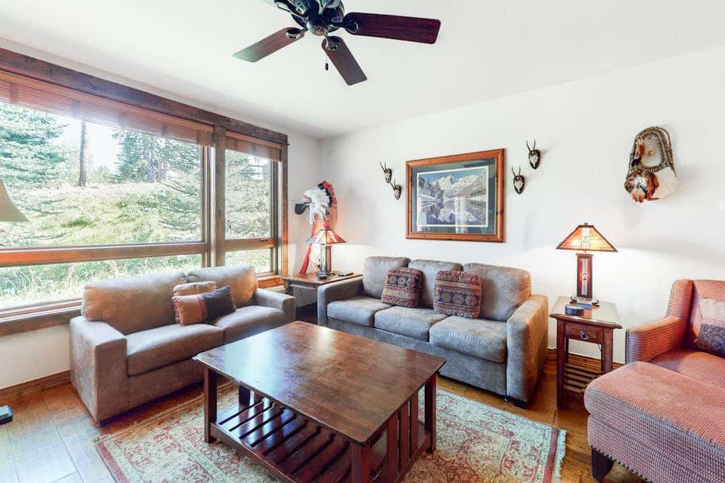 Mountain villa next to Snowflake chairlift with game room, pool, & hot tub