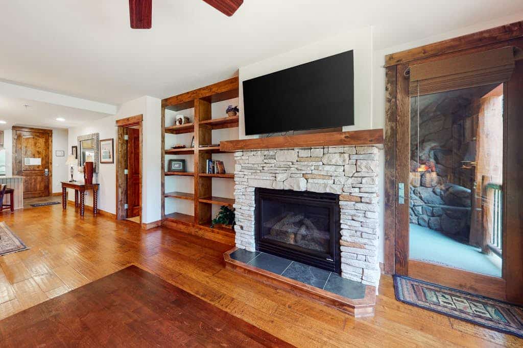Mountain villa next to Snowflake chairlift with game room, pool, & hot tub