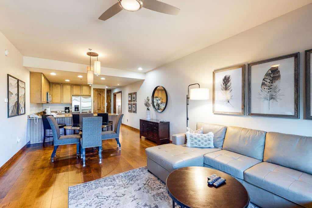 Beautiful ski-in/ski-out villa with shared game room, hot tub, pool, & gym