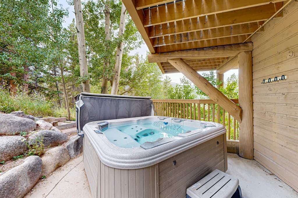 Mountain getaway with private hot tub, ping pong table, and dog-friendly