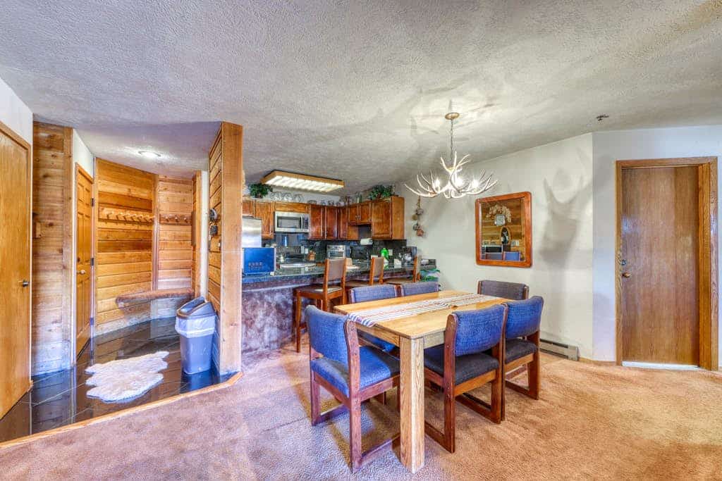 In-town condo with ideal walk-to-lifts location, pool, hot tubs & sauna