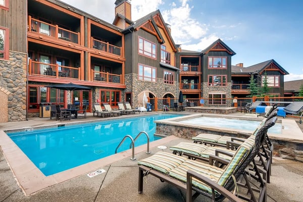 Luxury ski-in/out condo with outdoor pool, hot tubs, gym & game room
