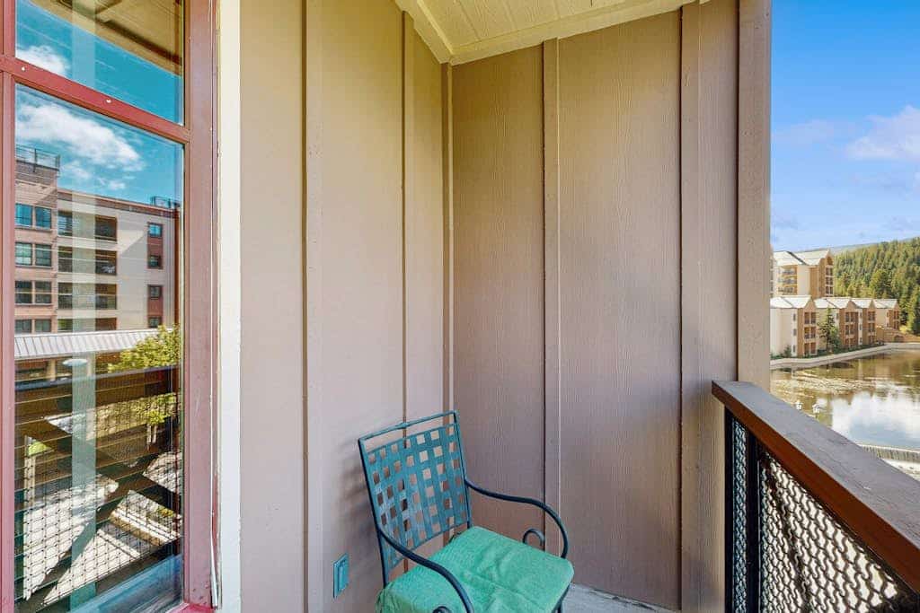 Third Floor Condo with Shared Pool and Hot Tub, WiFi, Gas Fireplace, & Balcony