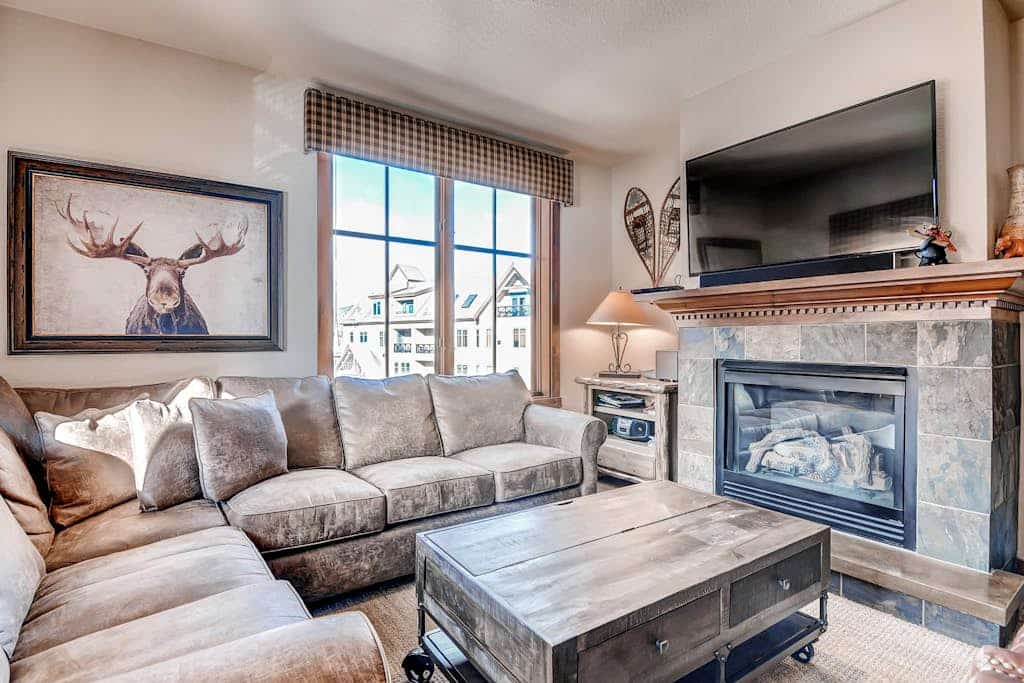 Elegant downtown condo with pool & hot tubs - walk to lifts & Main Street
