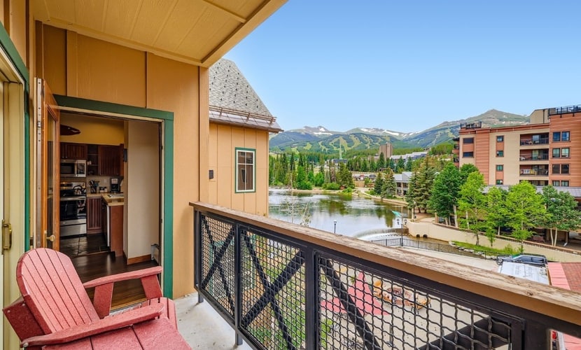Elegant downtown condo with pool & hot tubs - walk to lifts & Main Street
