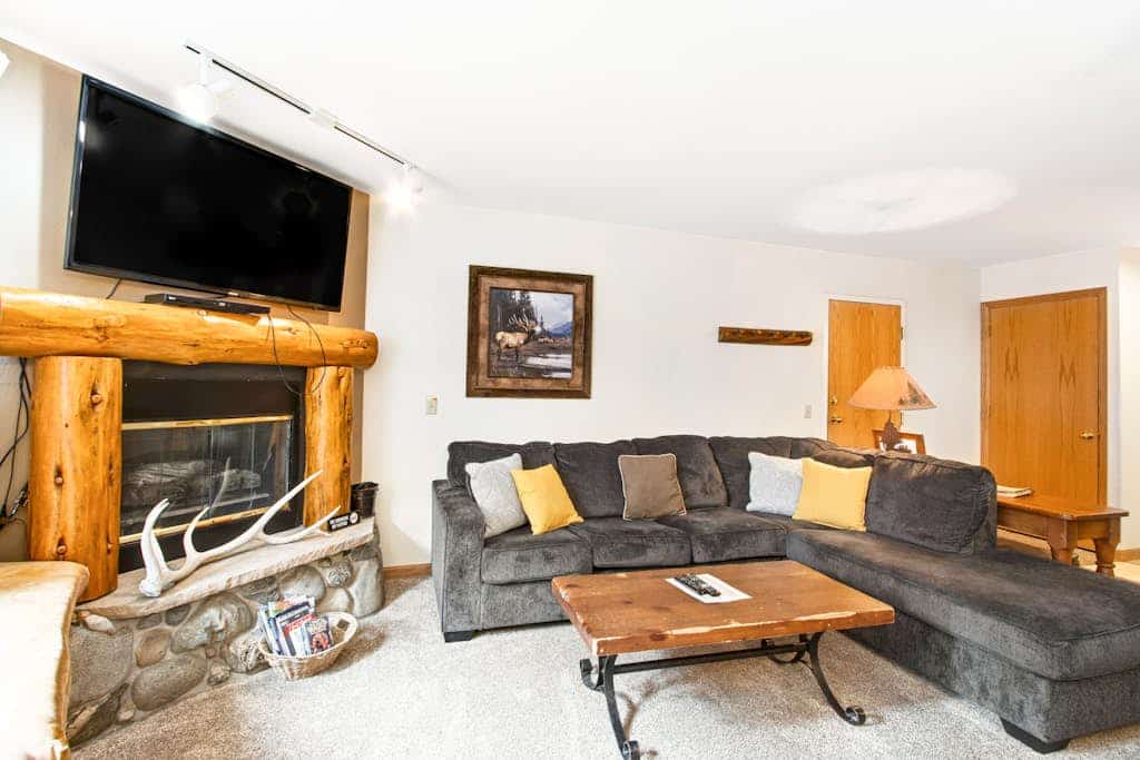 Downtown condo with WiFi, outdoor pool, hot tub, & fitness center - near skiing