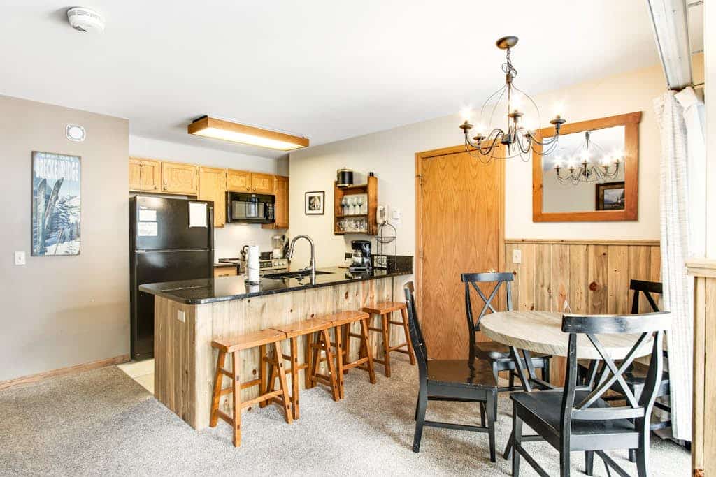 Downtown condo with WiFi, outdoor pool, hot tub, & fitness center - near skiing