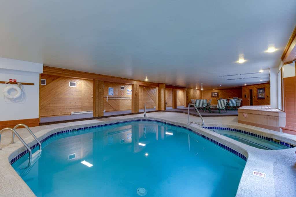 Conveniently Located Condo with Shared Pool, Hot Tub - Walk to Slopes