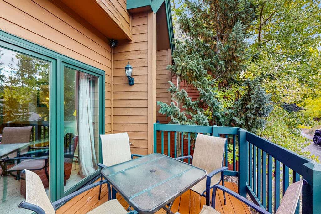 Charming Townhouse with WiFi, Wood-Burning Fireplace, and Private Washer/Dryer