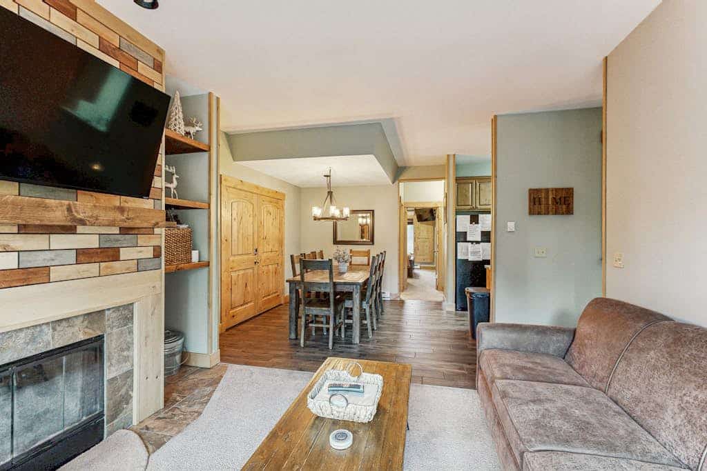 Charming Townhouse with WiFi, Wood-Burning Fireplace, and Private Washer/Dryer