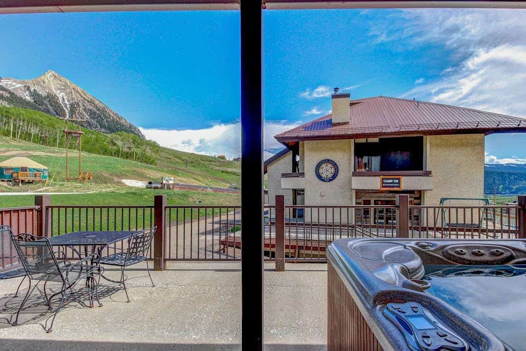 Ski-in/out condo at the base of Silver Queen lift with seasonal hot tub