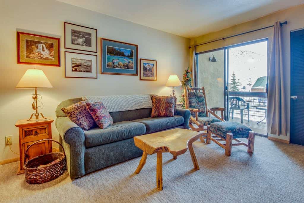 Ski-in/out condo at the base of Silver Queen lift with seasonal hot tub