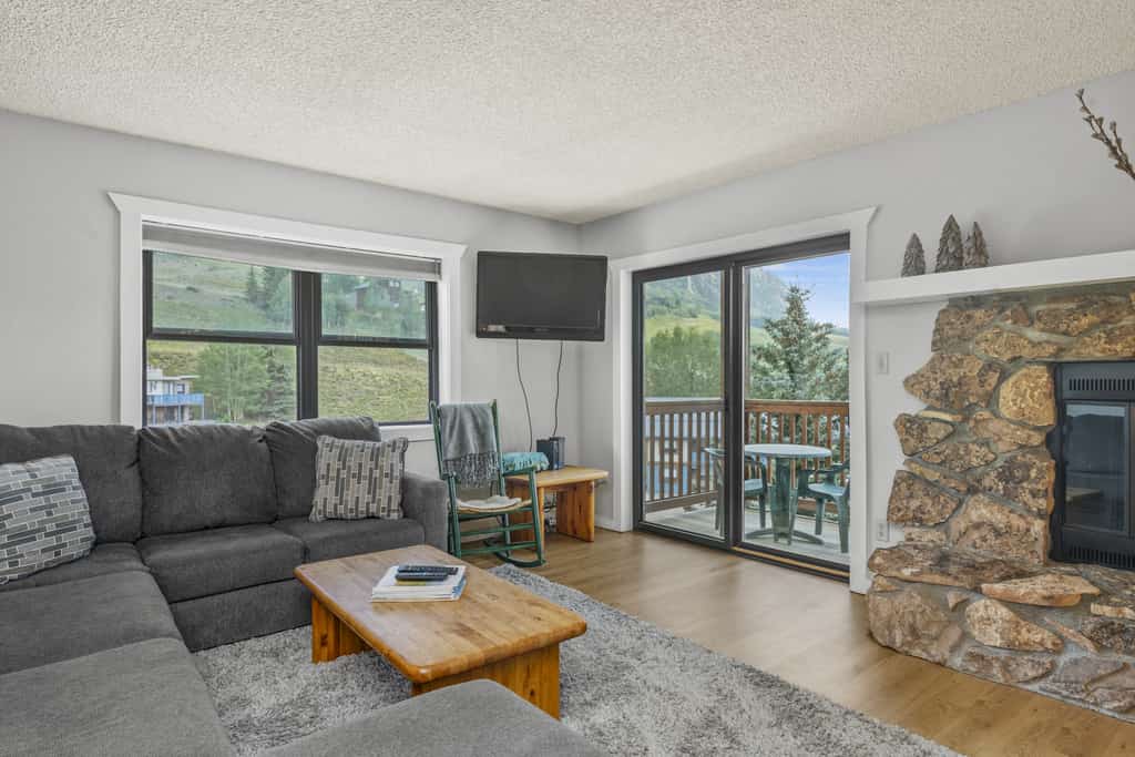 Mountain view condo with WiFi & fireplace, walk to Crested Butte Mountain Resort