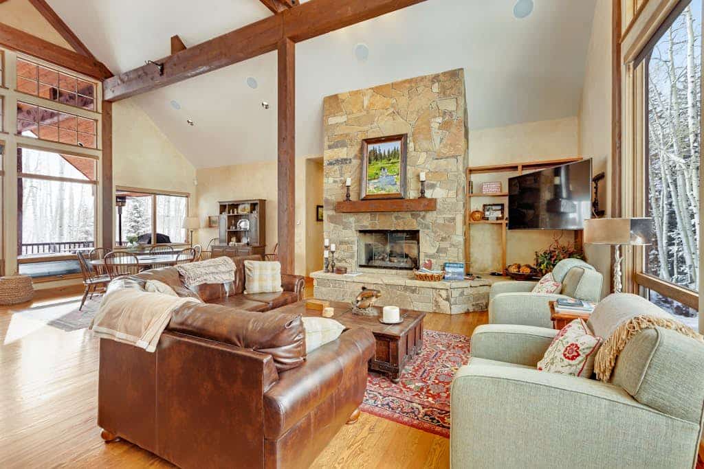 Secluded luxury cabin w/ game room & mountain views - close to skiing