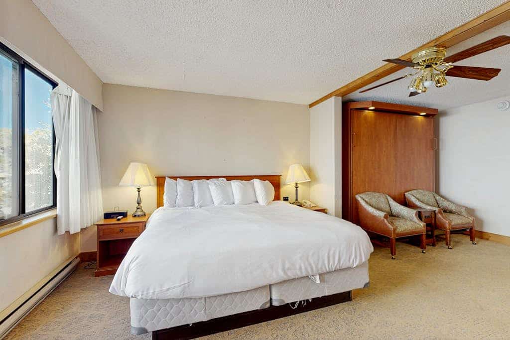 Efficient Mountain Escape W/ Murphy Bed, Shared Pool, Slope Access & Kitchenette