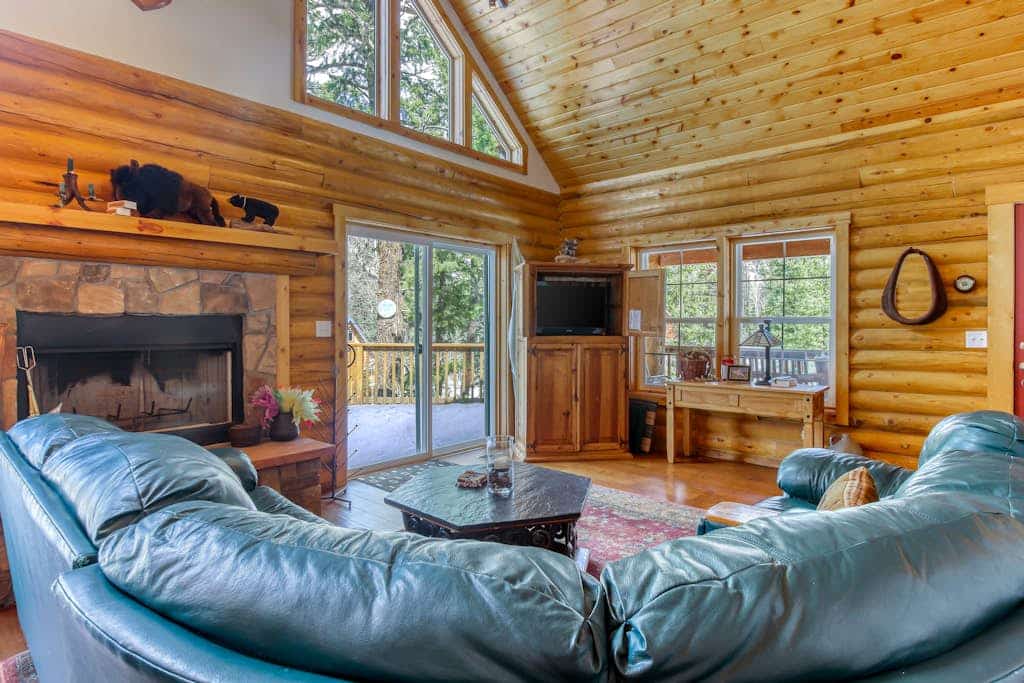 Atmospheric mountain cabin with balcony & firepit - three miles from Purgatory