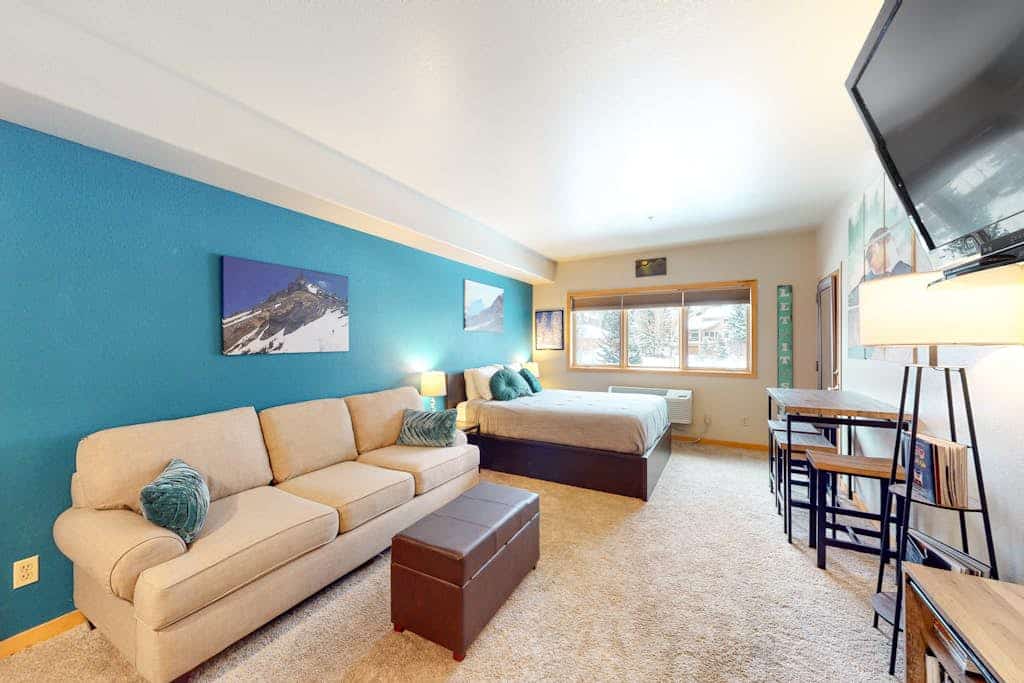 Bright and colorful studio with breathtaking mountain views