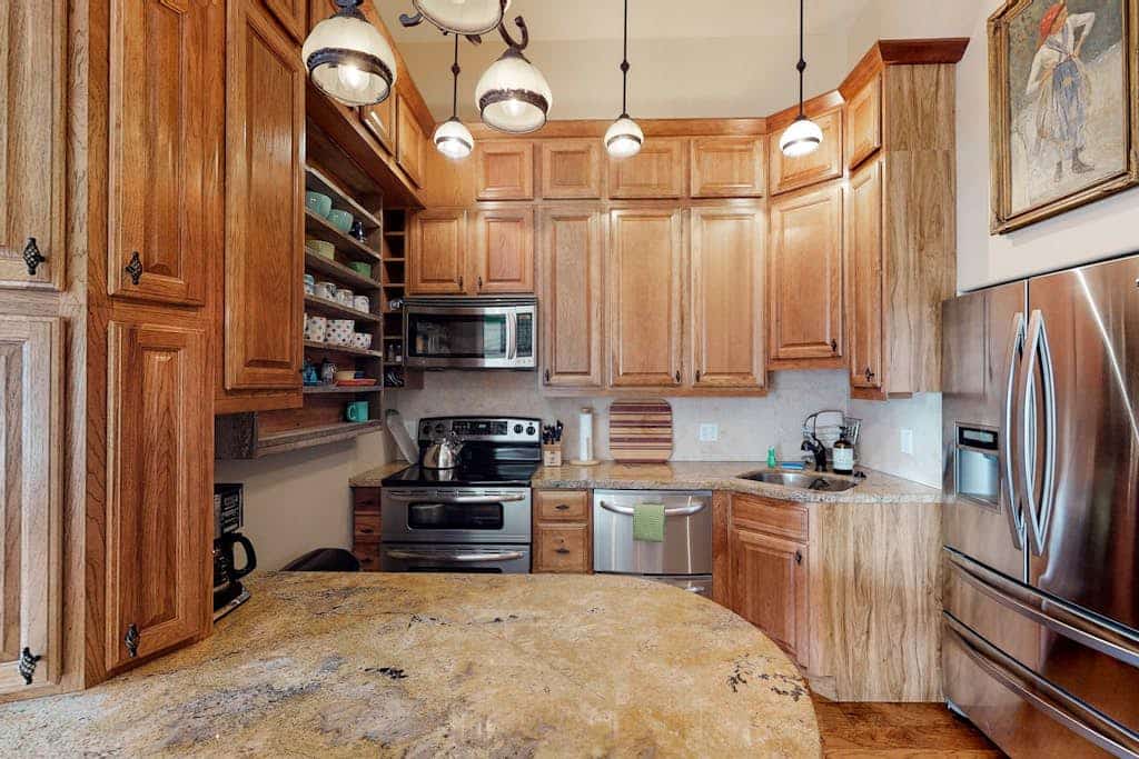 Stylish, downtown condo w/ loft, kitchen, & fireplace plus shared patio & grill