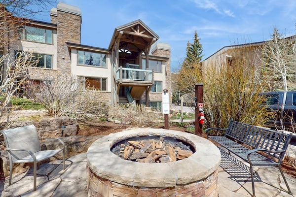 Walk to slopes with fireplace & on-site hot tub