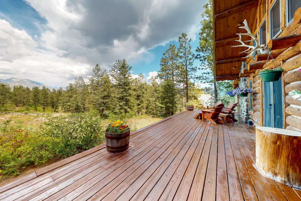 Spectacular mountain cabin with great views, deck, & fireplace - dogs OK