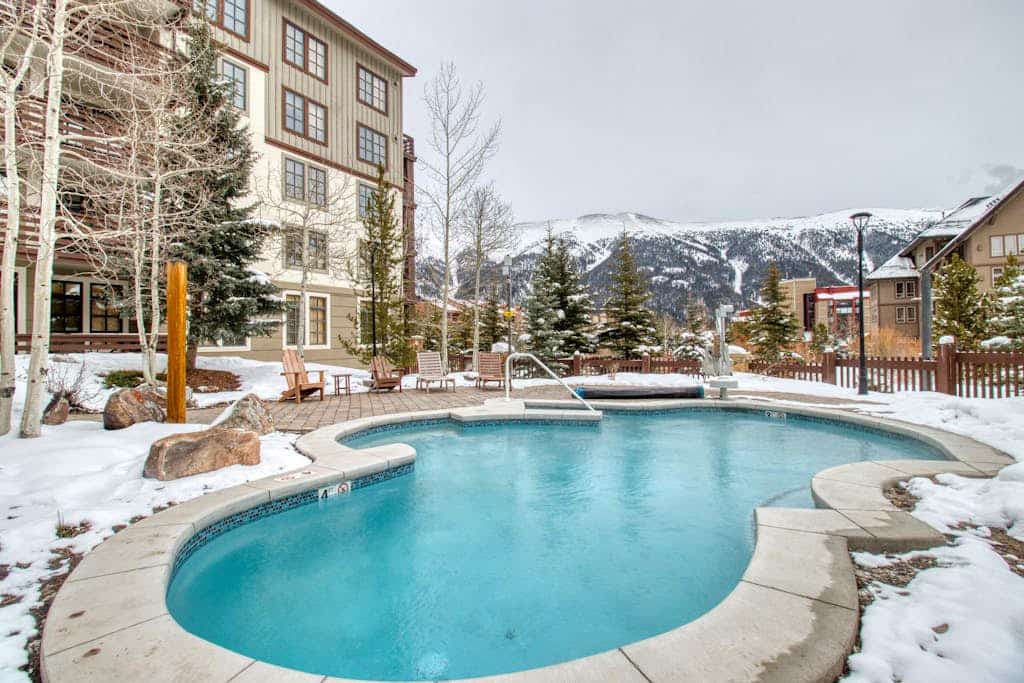 Walk to skiing, dining, entertainment - shared hot tub & fitness room