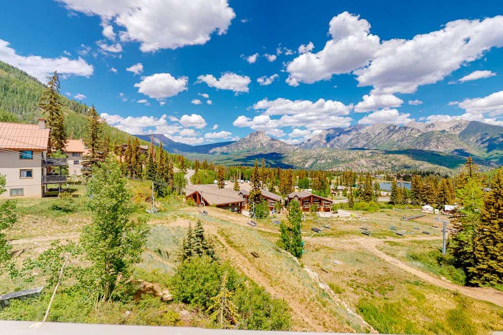 Ski-in/ski-out condo with on-site spa, balcony, fireplace & lake views