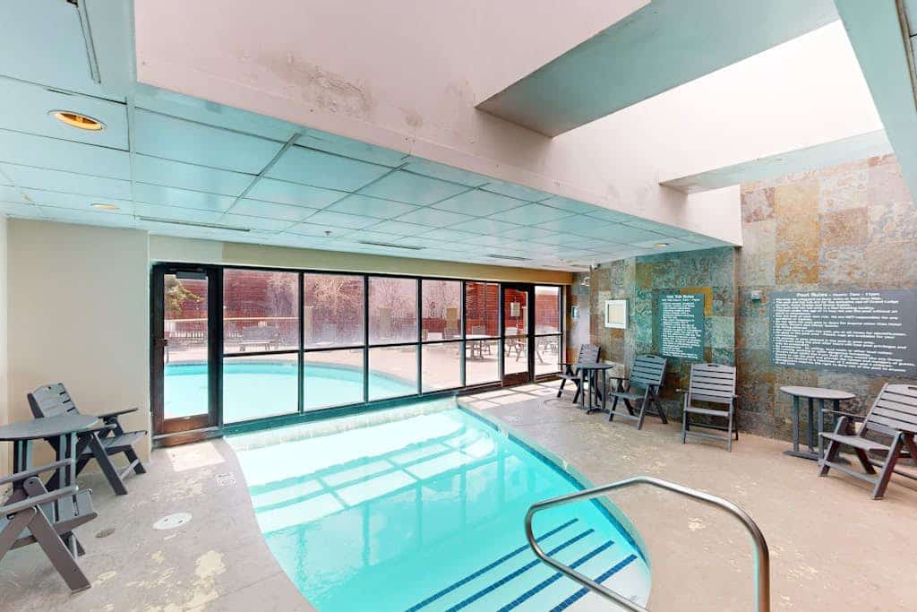 Slope access with mtn views, in/outdoor pools, hot tub, sauna, gym