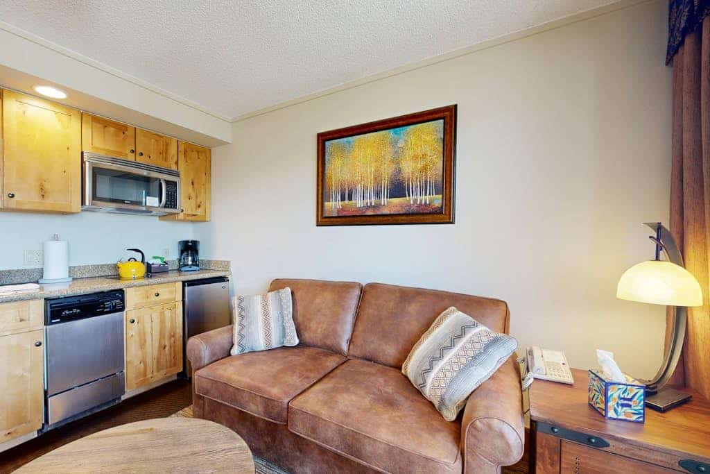 Slope access with mtn views, in/outdoor pools, hot tub, sauna, gym