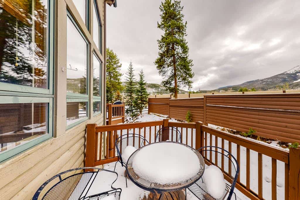 Exclusive Water Dance home with fireplace & deck - Walk to marina & Main St