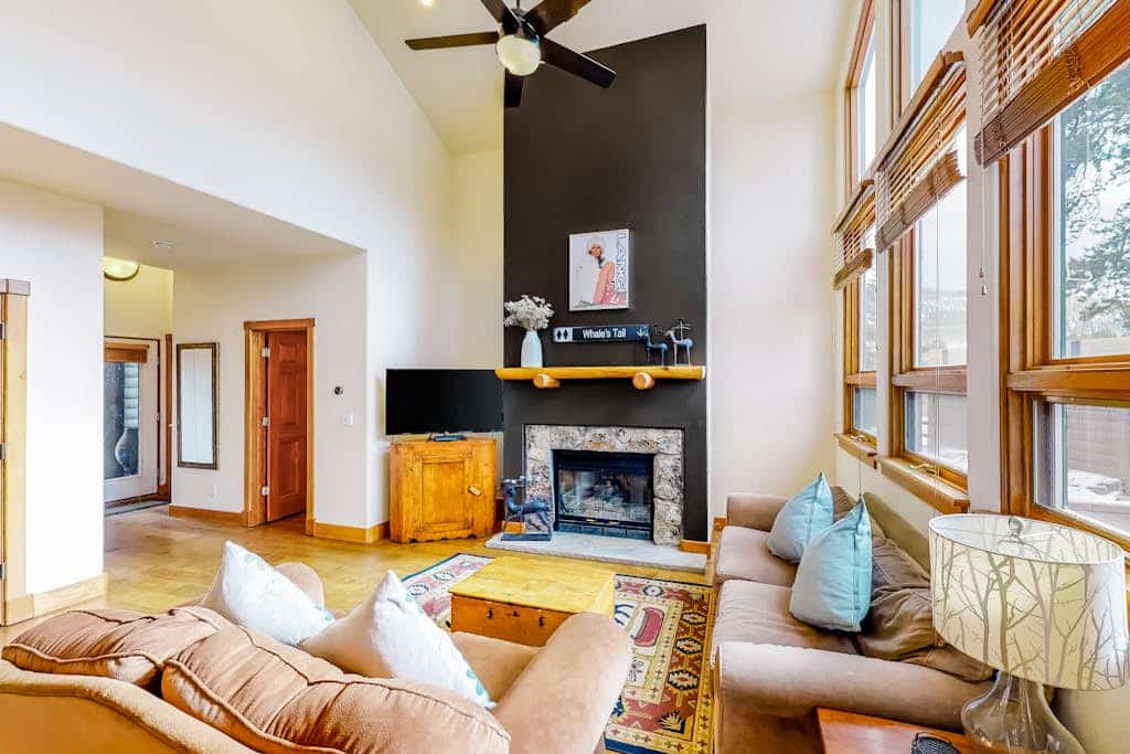 Exclusive Water Dance home with fireplace & deck - Walk to marina & Main St