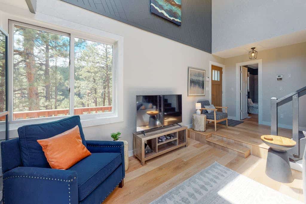 Enchanting mountainside home with fireplace, skiing, lake view, & washer/dryer