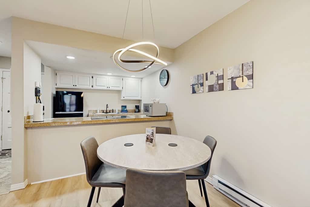 Cozy mountain condo with shared hot tub and dog friendly